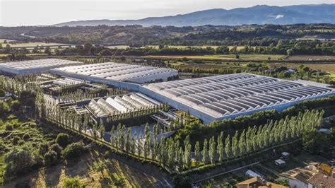 centro logistico trecate prada|Prada ha realizzato un maxi centro logistico green in Toscana.